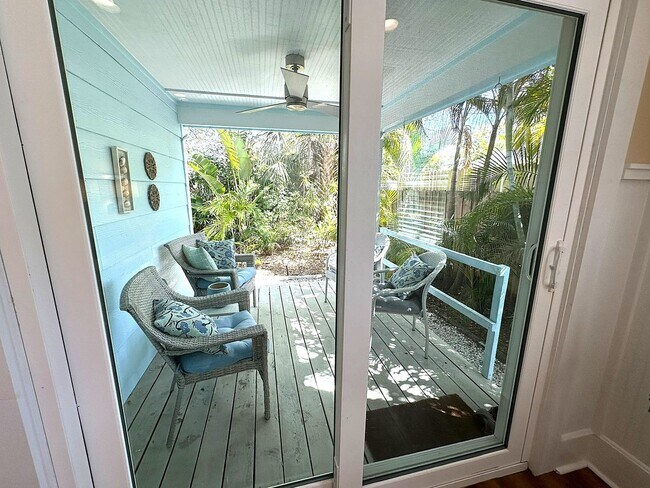 Building Photo - GULFPORT FURN. COTTAGE 2/2 EIGHT MONTH RENTAL MAY 1, 2026-JAN. 3, 2027