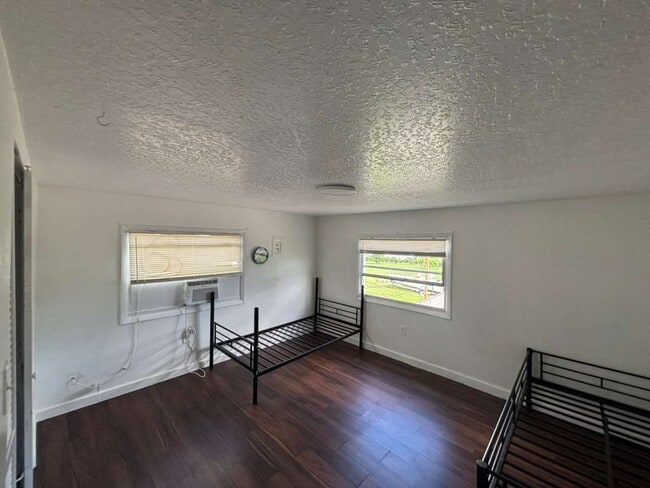 Building Photo - 615 Clearlake Rd