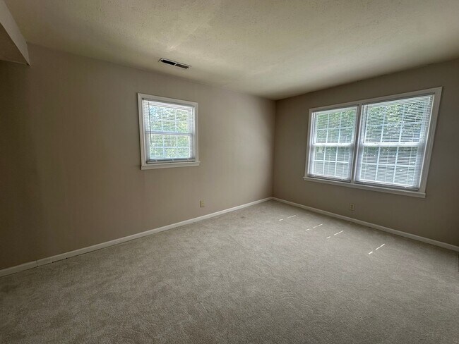 Building Photo - Secluded 3BR/2BA Home in Heflin – Lawncare...