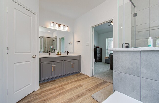 Building Photo - 4722 Crest Hill Dr