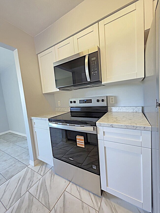 Building Photo - 2925 Winkler Ave