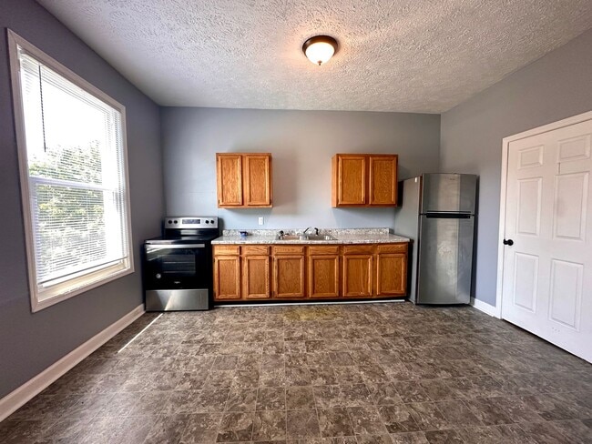 Building Photo - Step into charm, comfort, and convenience in the heart of Historic Farrington’s Grove!