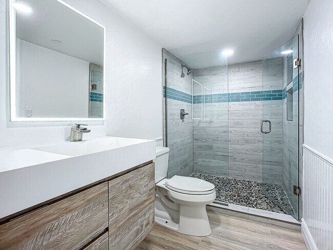 Building Photo - Stunning Penthouse Rental with Intracoasta...