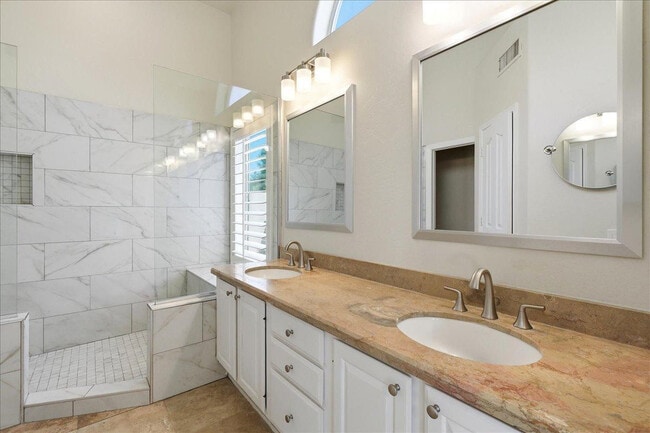 Building Photo - 2207 E Tahitian Way