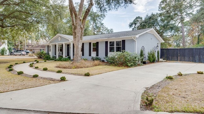Building Photo - 3 Bedroom 3 Bath House in Parish Place - M...