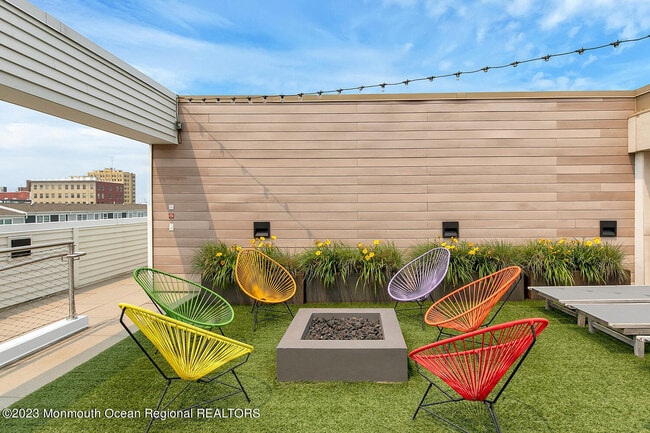 Building Photo - 601 Heck St