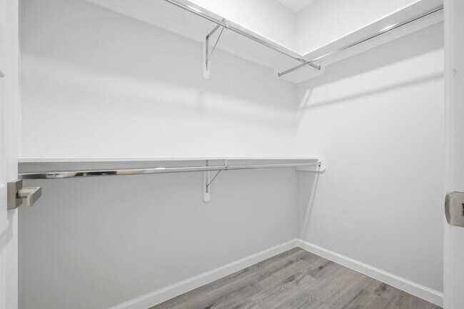 Building Photo - 1600 Clinton St