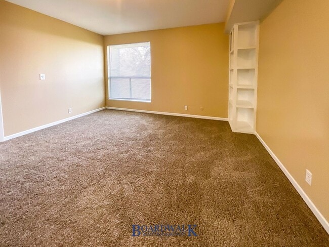 Building Photo - Beautiful 2 bed 2 bath Condo