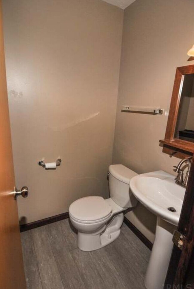 Building Photo - Beautiful 4-Bedroom Home on Spacious Corne...