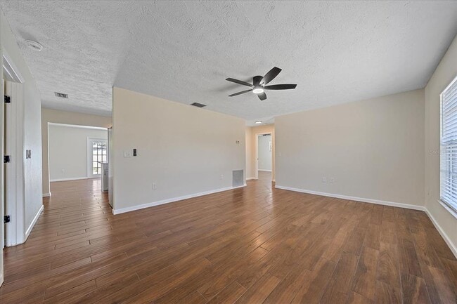 Building Photo - 2953 Oak St