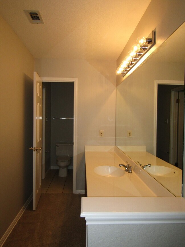 Building Photo - 10602 Cranford Ct