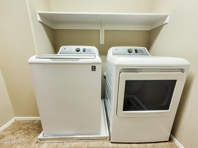 Building Photo - 18513 W Mariposa Dr