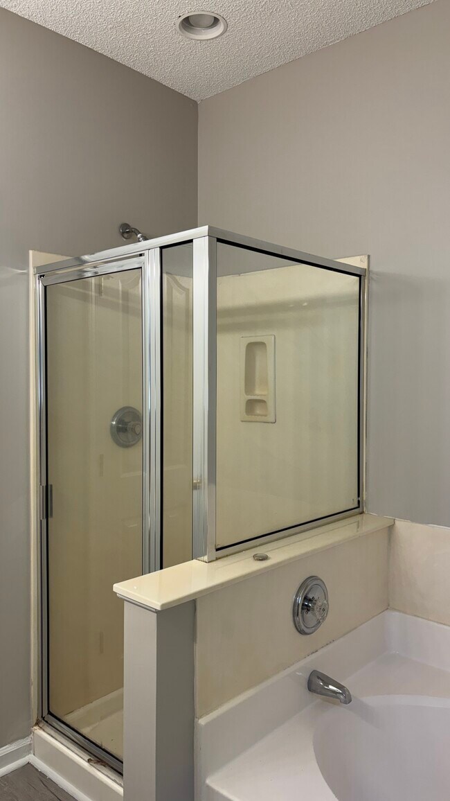 Building Photo - 12045 Evergreen Hollow Dr