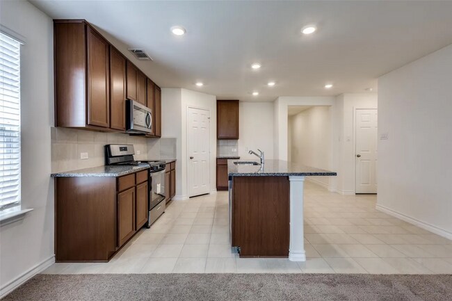 Building Photo - 749 Windsor Dr