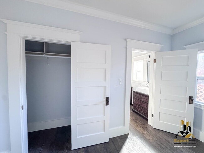 Building Photo - 400 Pleasant St