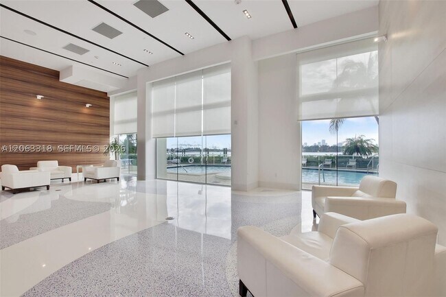 Building Photo - 650 West Dr