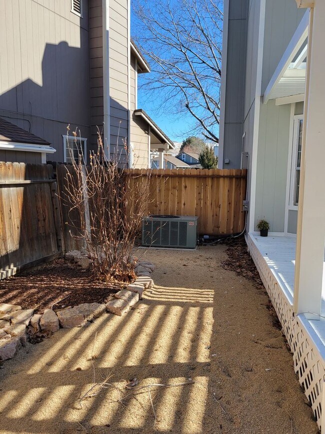 Building Photo - Beautiful Remodeled 4 Bedroom in Sparks