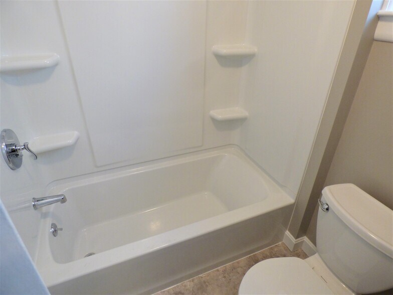 Building Photo - 10 Stearns St