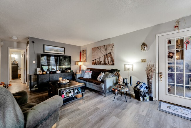 Building Photo - 411 Nottinghill Park