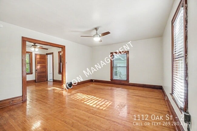 Building Photo - 1112 Oak St