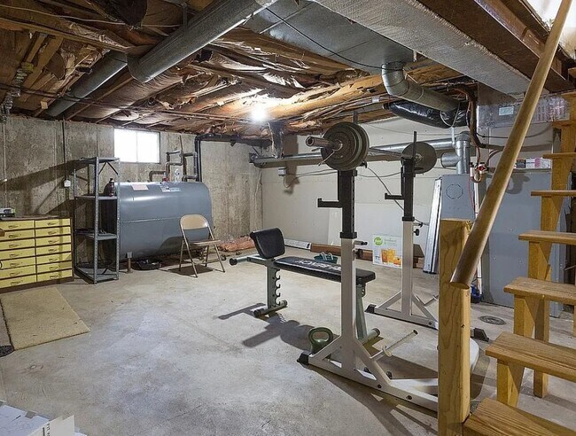 Building Photo - 291 Manor Ln E