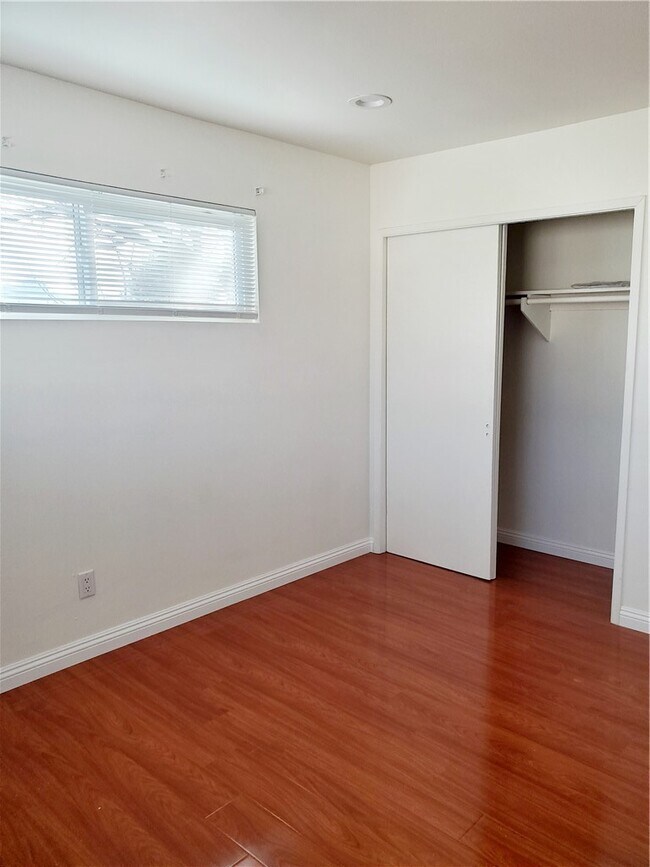 Building Photo - 2214 Orange Grove Ave
