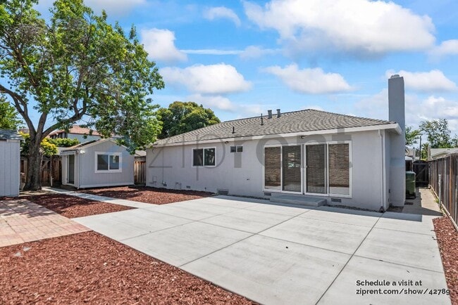 Building Photo - 1723 Laine Ave