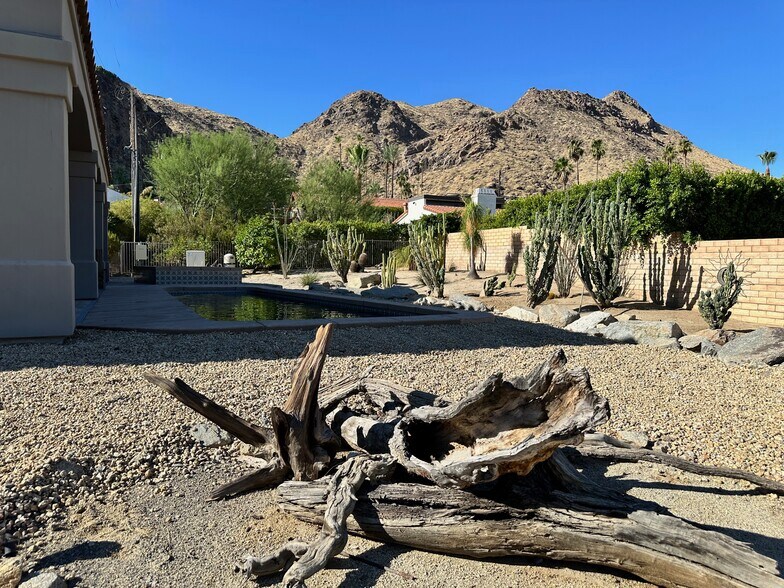 Building Photo - 2800 Cholla Pl