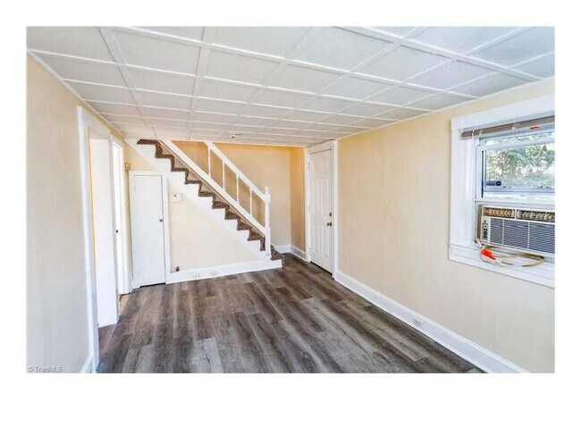 Building Photo - 210 Friendship Cir