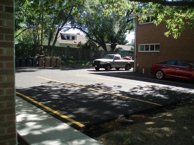 Building Photo - 922 Melvin Court # 2