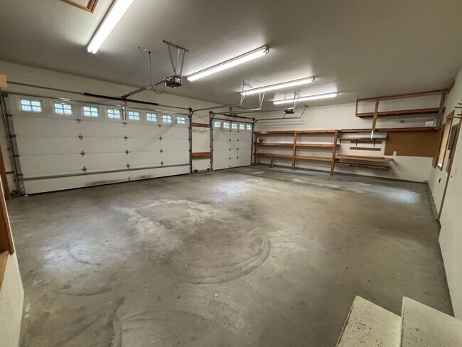 Building Photo - Beautiful Home on 1.2 Acres in Sandpoint