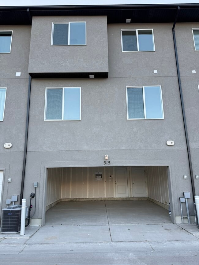 Building Photo - 515 S 800 W