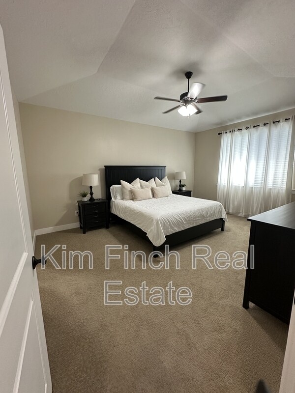 Building Photo - 201 Red Pine Dr