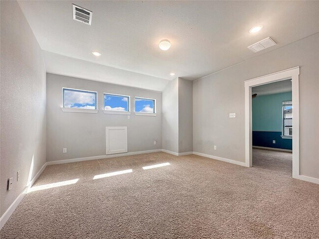 Building Photo - 179 Threshing Rd