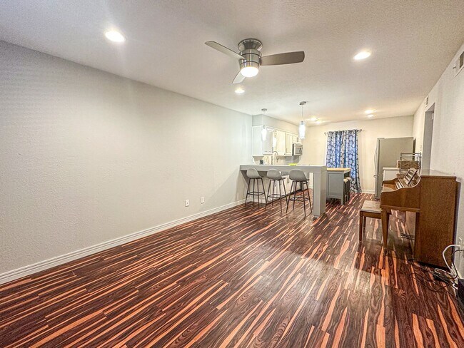 Building Photo - 2-Bedroom, 2-Bathroom Condo at District-12!!