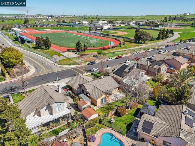 Building Photo - 3200 Puffin Cir