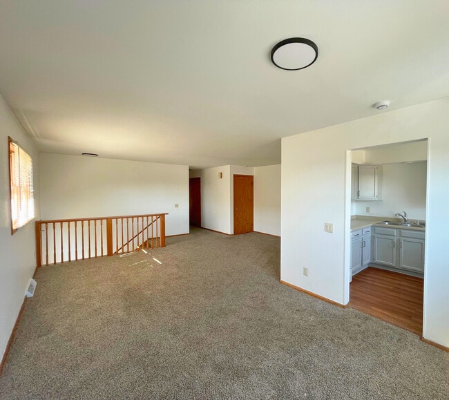 Building Photo - 705 Willow Run St