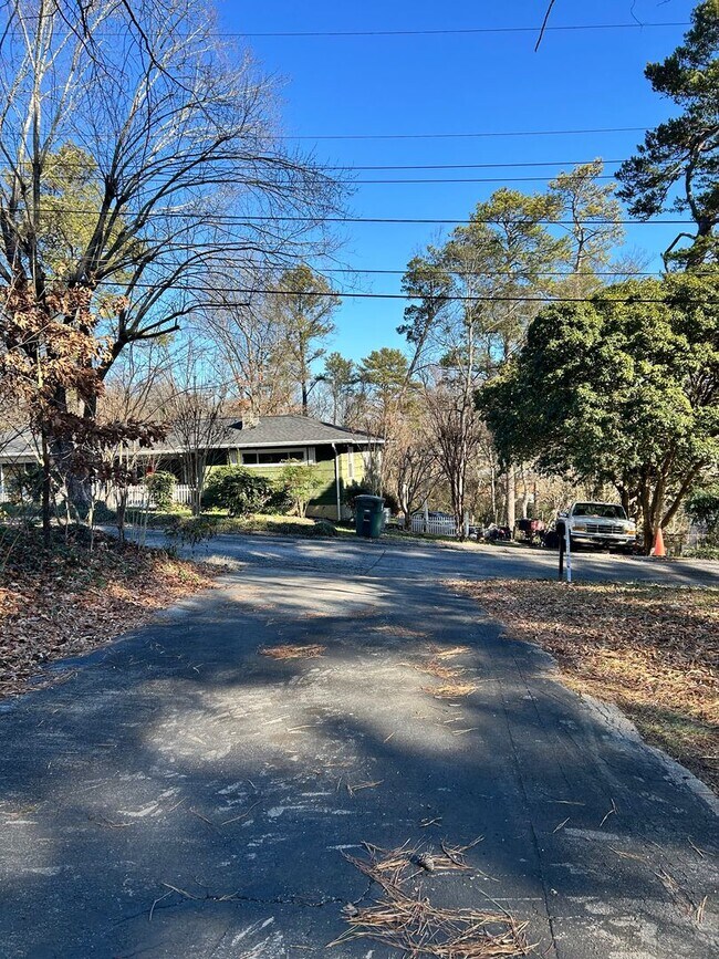Building Photo - Charming & Spacious 3 Bed | 2 Bath Home | Updated w Large Yard!