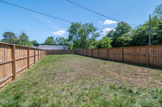 Building Photo - 223 Hoskins Ave Dr