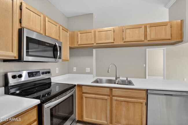 Building Photo - 5401 E Van Buren St