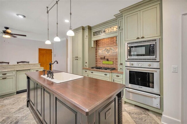 Building Photo - 210 Settlers Rd