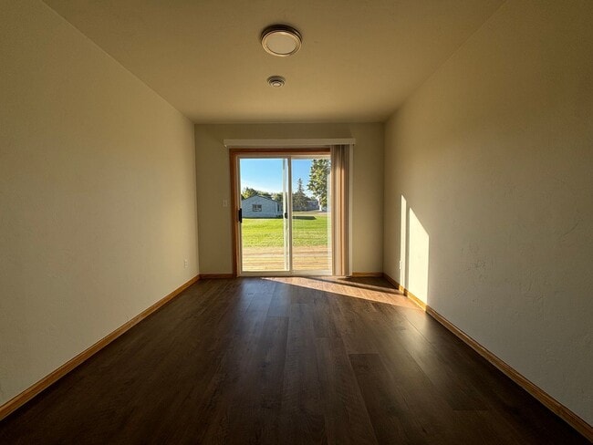 Building Photo - 416 Pecor St