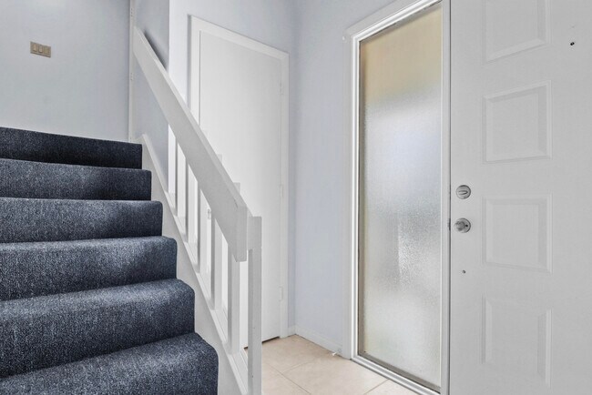 Building Photo - 3961 SW Greenwood Way