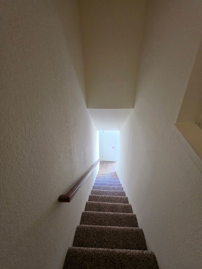 Building Photo - Charming 2-Bedroom Condominium with Scenic...