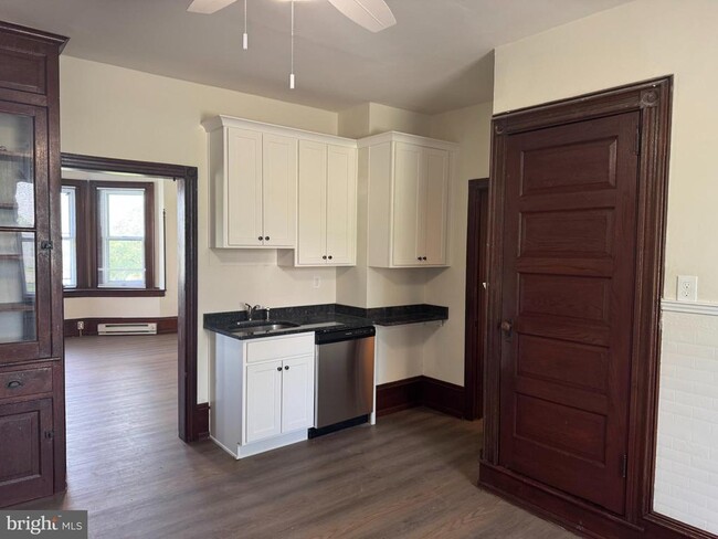 Building Photo - 3009 Ridge Pike