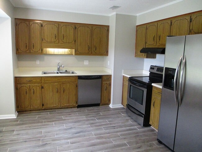 Building Photo - Updated 4 Br brick home in Martinez