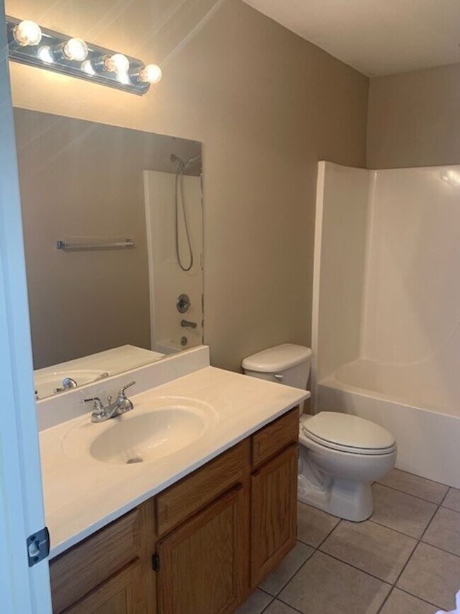 Building Photo - Cozy home in a convenient location.