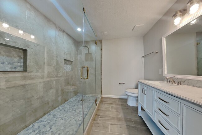 Building Photo - 18714 Timber Way Dr