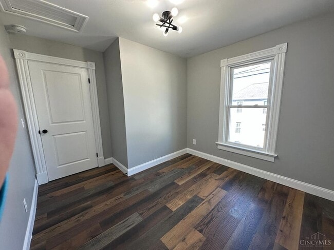 Building Photo - 504 Fairview Ave