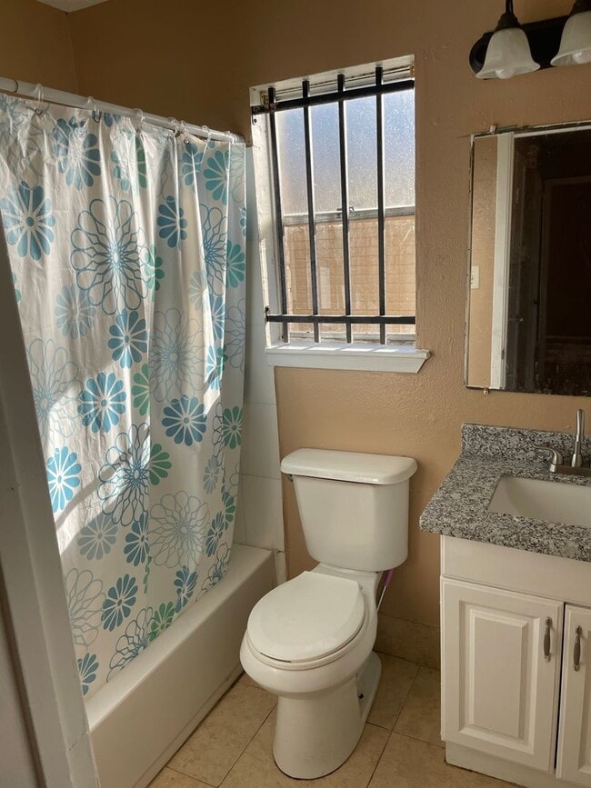 Building Photo - 3bd 1.5 bath 1 car garage home near Hiram Clarke and 2234